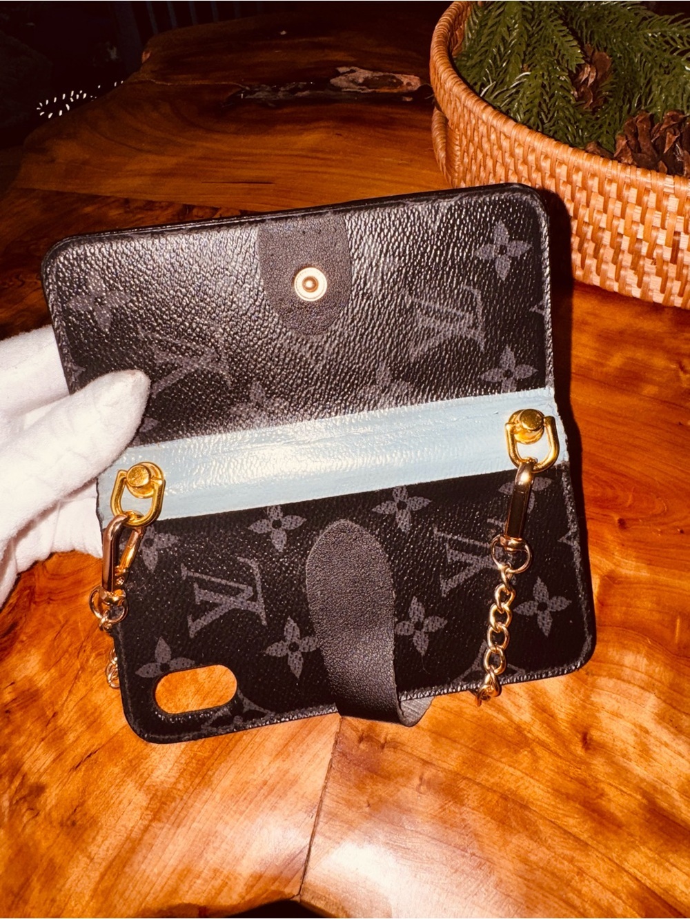 Louis Vuitton Monogram Eclipse iPhone X Folio case reinvented - Picture 9 of 15